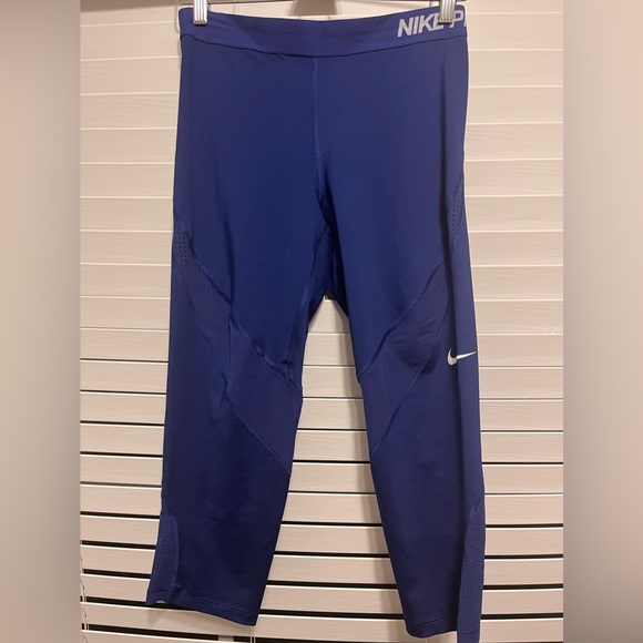 Nike Pants - NIKE Dri-Fit size L calf length Athletic Shorts